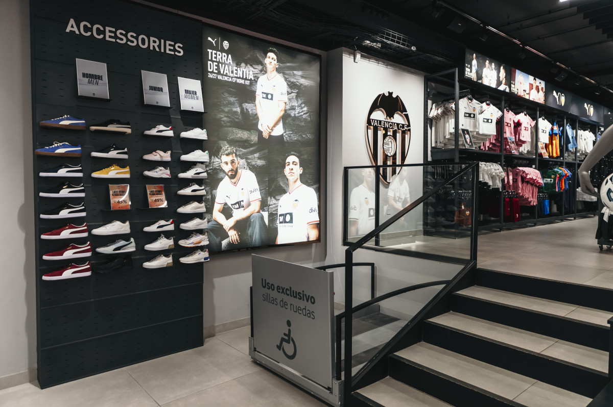 Descubre la Tienda Oficial del Valencia CF en la calle Colón: fútbol y valencianismo en pleno centro de Valencia 2 Descubre la Tienda Oficial del Valencia CF en la calle Colón: fútbol y valencianismo en pleno centro de Valencia valencia