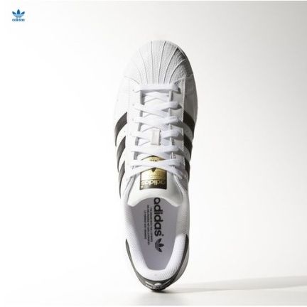 8 zapatillas de moda para ir cómoda estas vacaciones 16 adidas-superstar