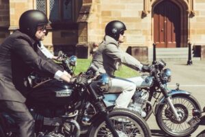 Gentleman en moto
