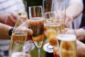 Gente Brinda con CAVA Valenciano