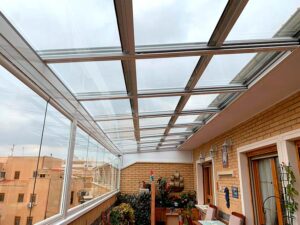 Cómo elegir el mejor cerramiento para tu ático en Valencia valencia