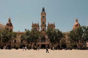Accesorios de puericultura indispensables para un verano en Valencia valencia